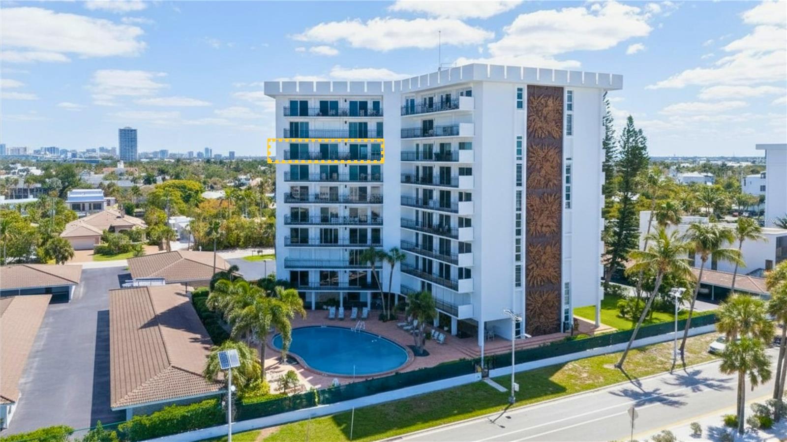 ST ARMAND TOWERS - Residential