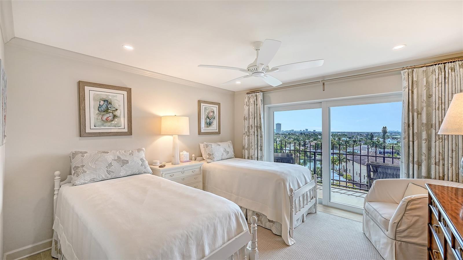 ST ARMAND TOWERS - Residential