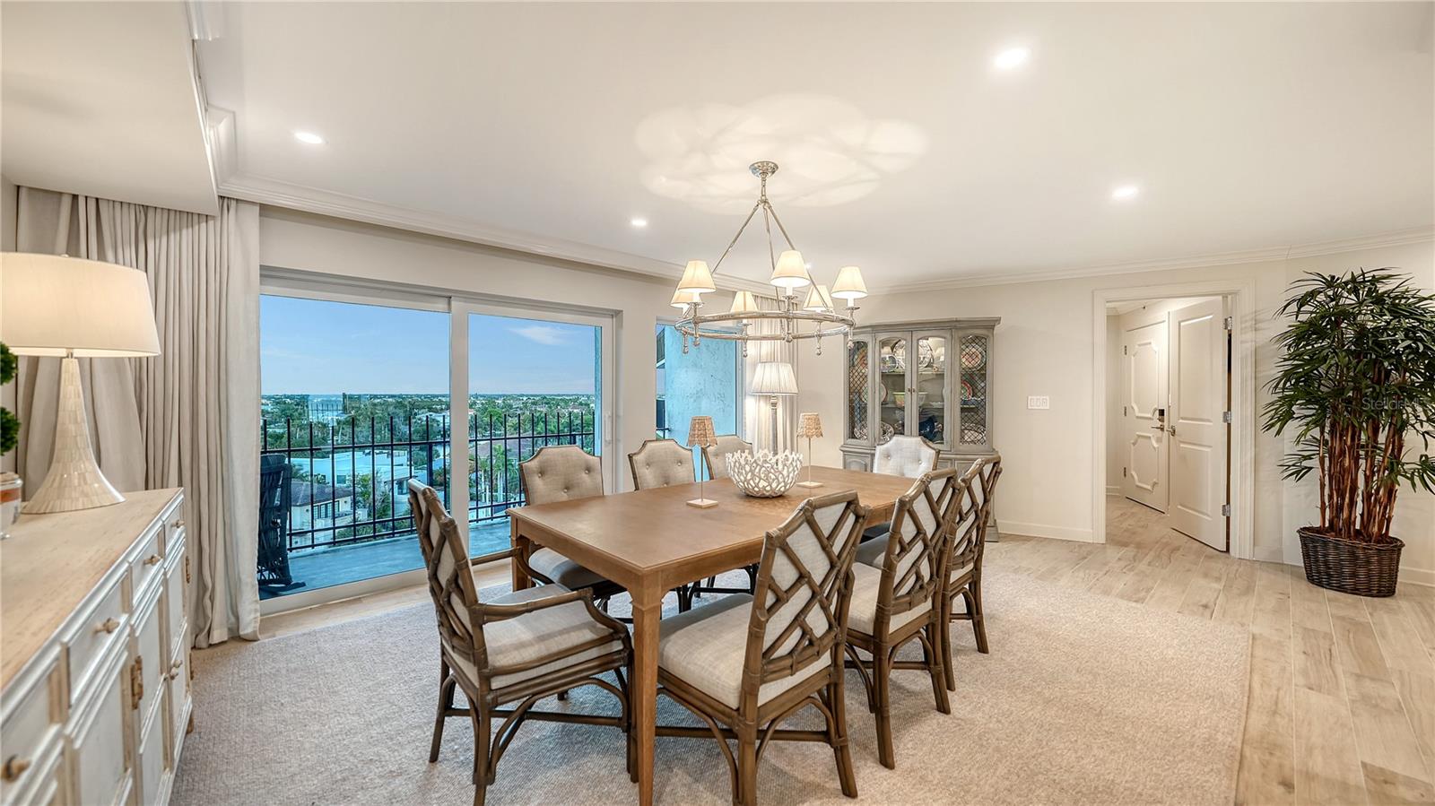 ST ARMAND TOWERS - Residential