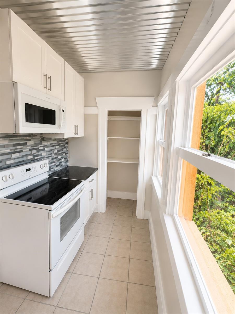 MUNRO & MC INTOSHS ADD - Residential Lease