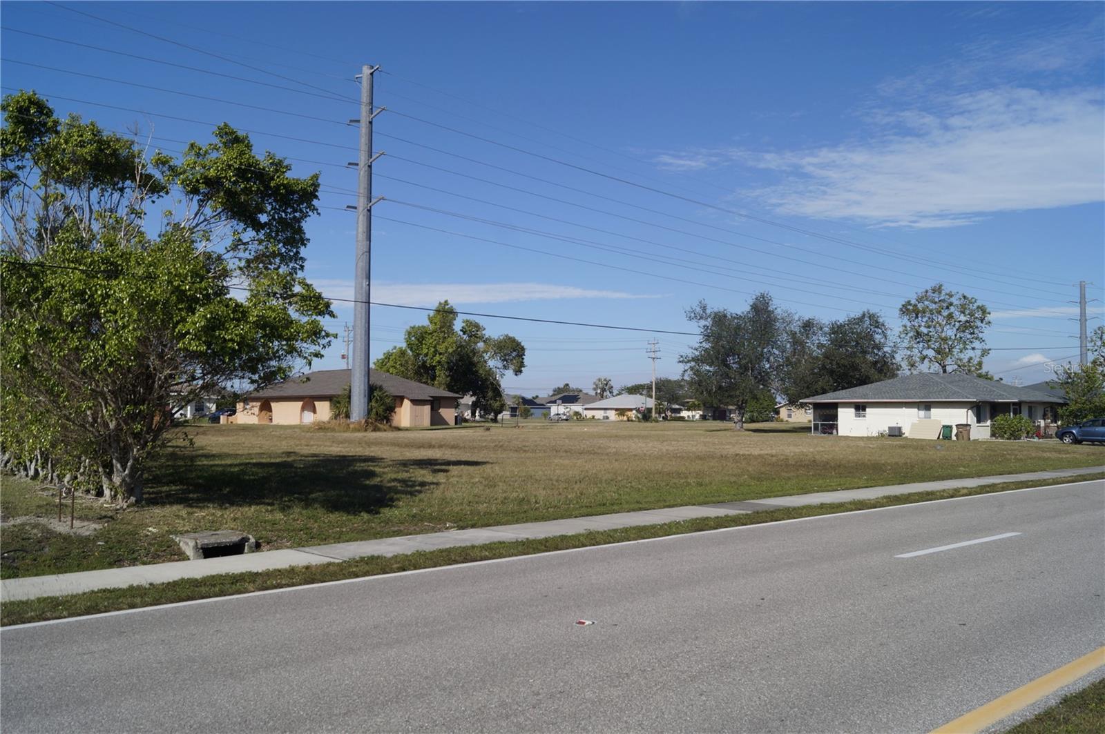 CAPE CORAL - Land