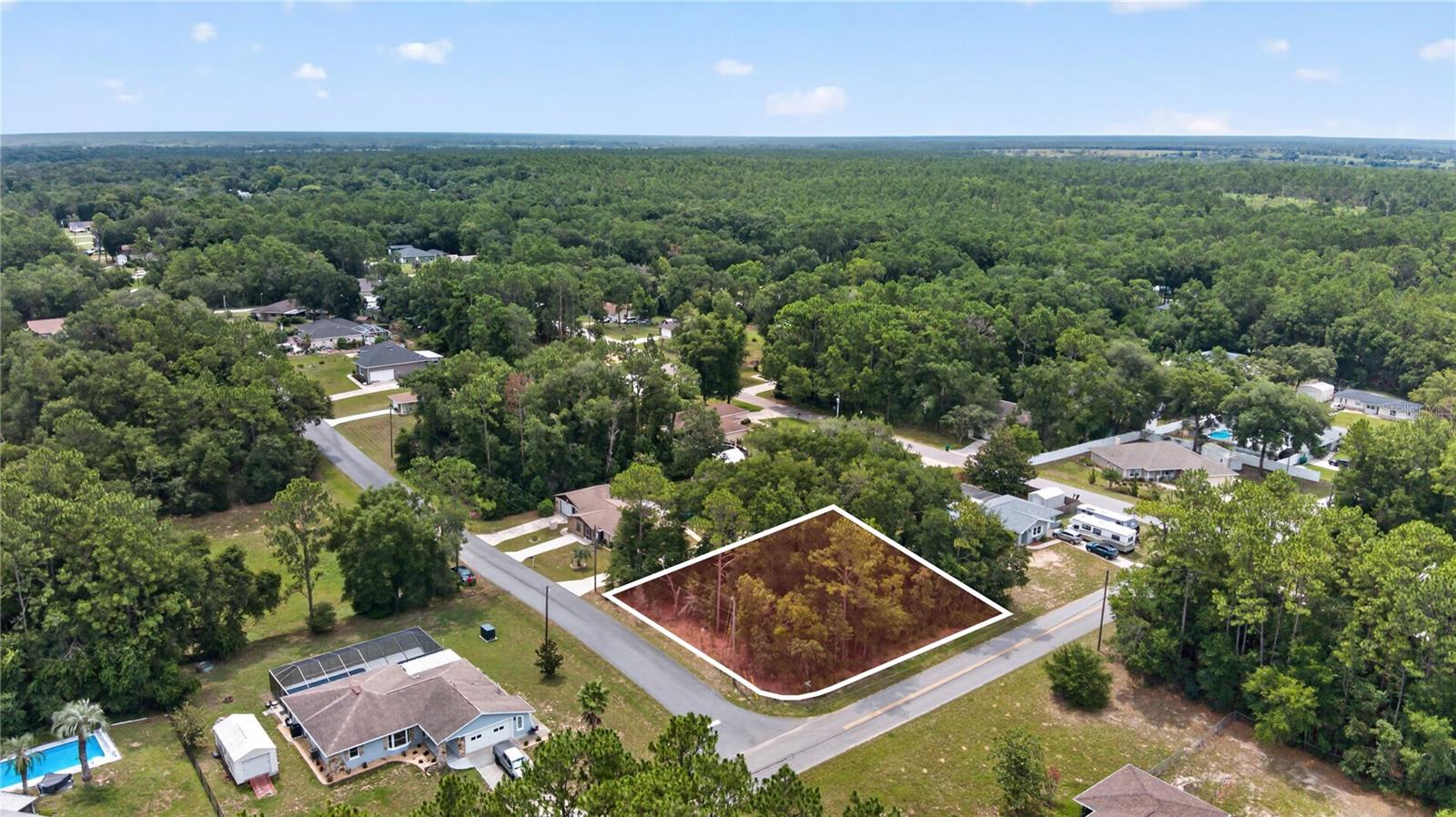 CORNER LOT in the Inverness Highlands area where there is NO FLOOD ZONE!! Paved Road and very convenient to local amenities. LDR Zoning. Septic and Well is needed.