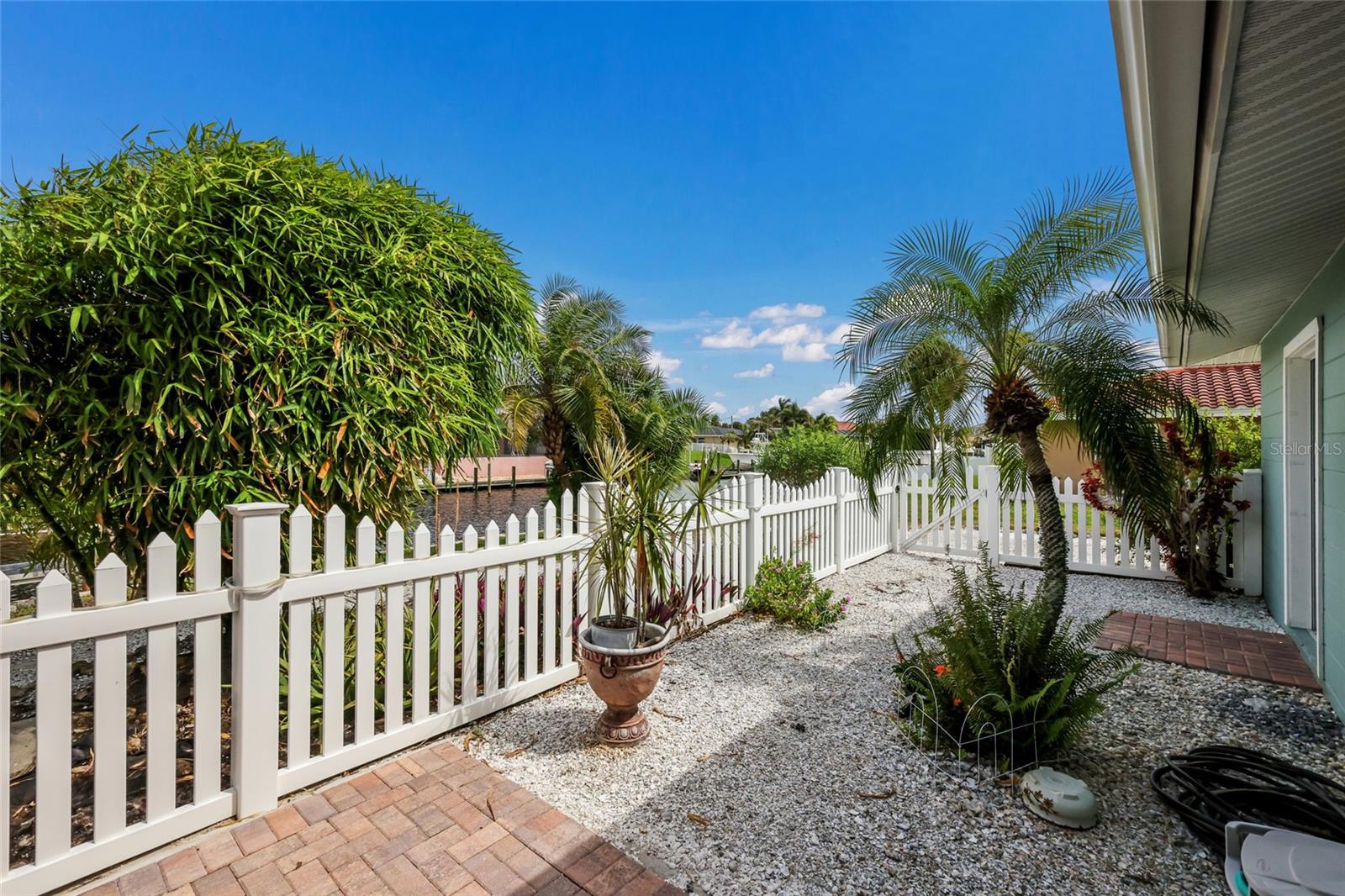 CORAL SHORES - Residential