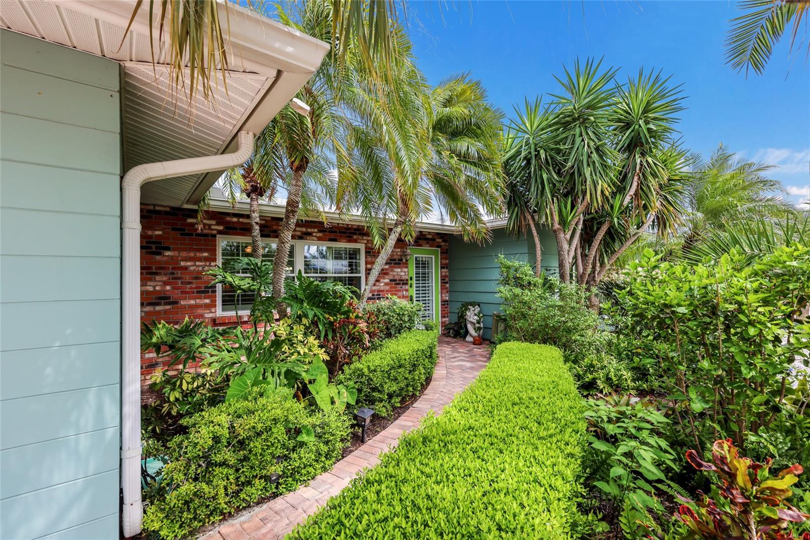 CORAL SHORES - Residential