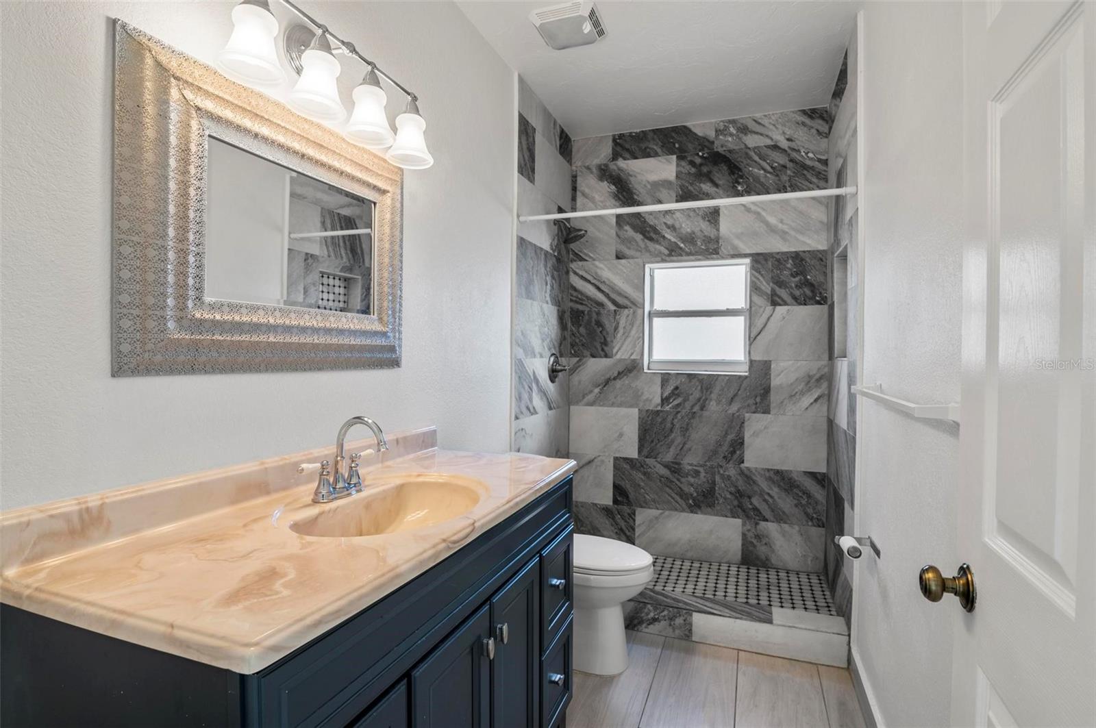 VENICE EAST SEC 1 2ND ADD - Residential Lease