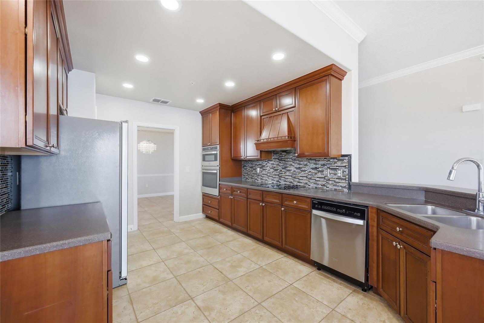 VIZCAYA HEIGHTS CONDO OR 6575 1315 - Residential