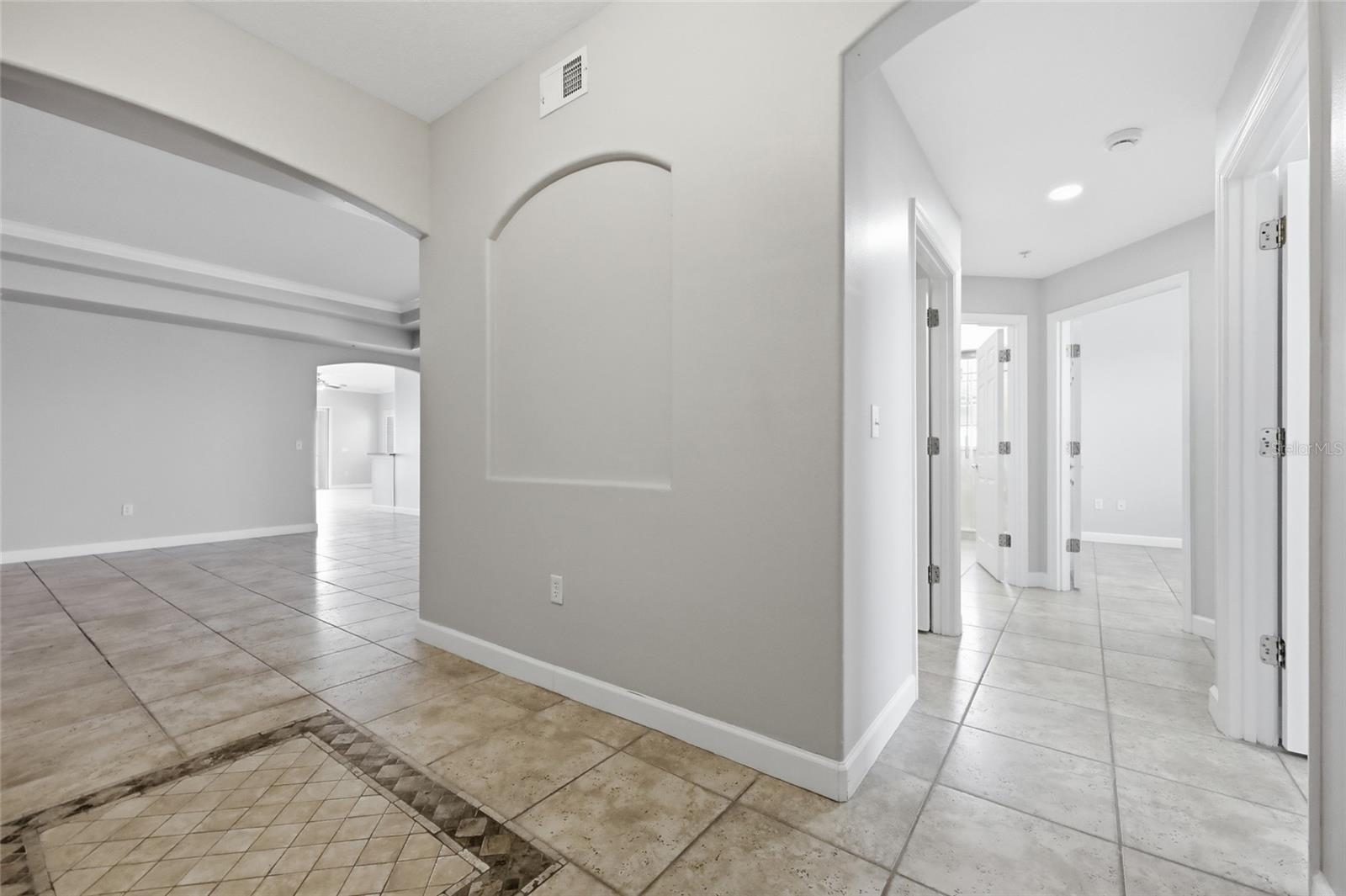 VIZCAYA HEIGHTS CONDO OR 6575 1315 - Residential