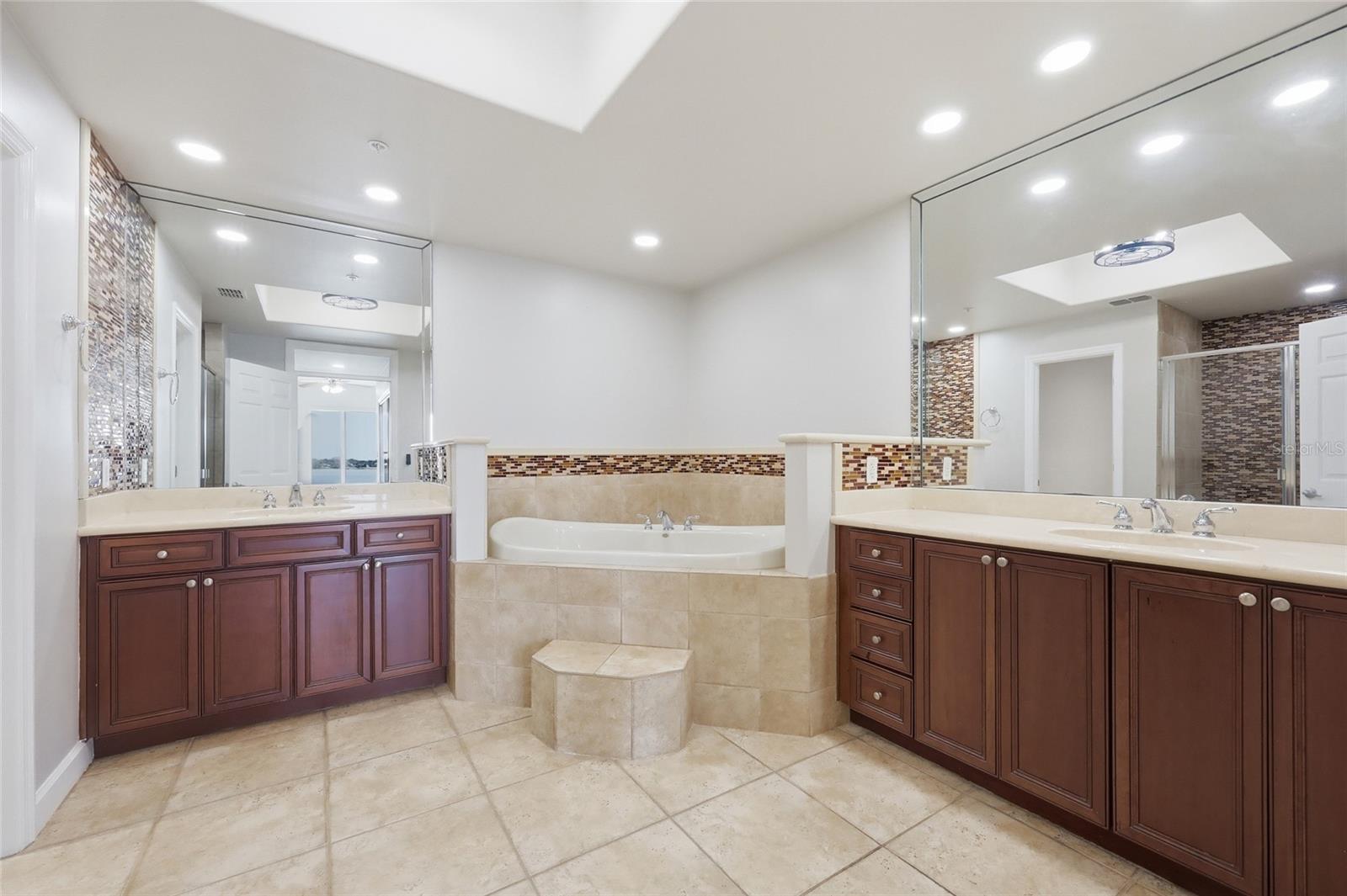 VIZCAYA HEIGHTS CONDO OR 6575 1315 - Residential