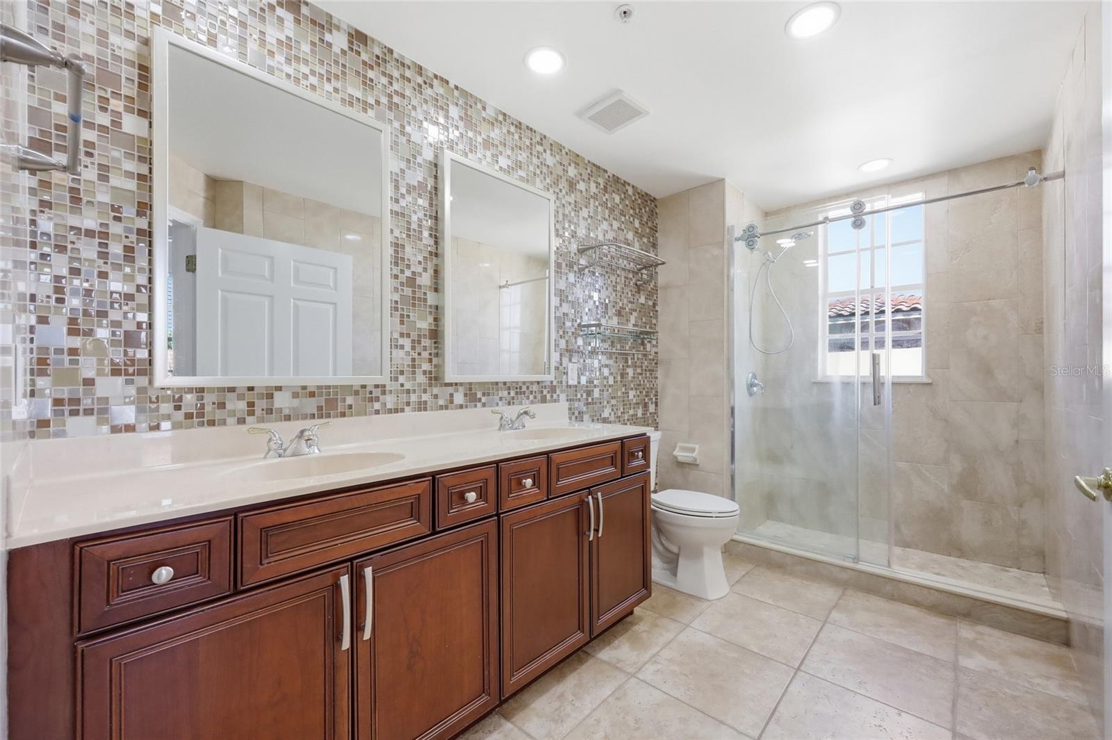 VIZCAYA HEIGHTS CONDO OR 6575 1315 - Residential