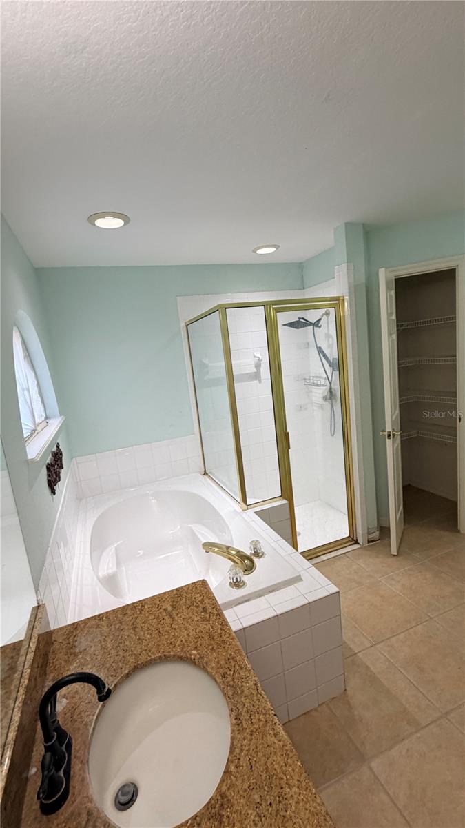 HIGHLANDS RIDGE - Residential Lease