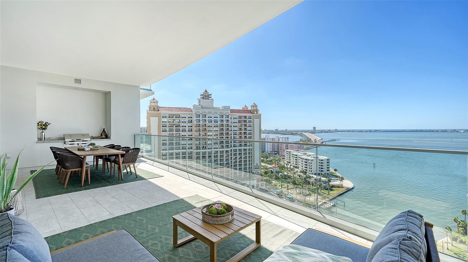 RITZ CARLTON RESIDENCES - Residential