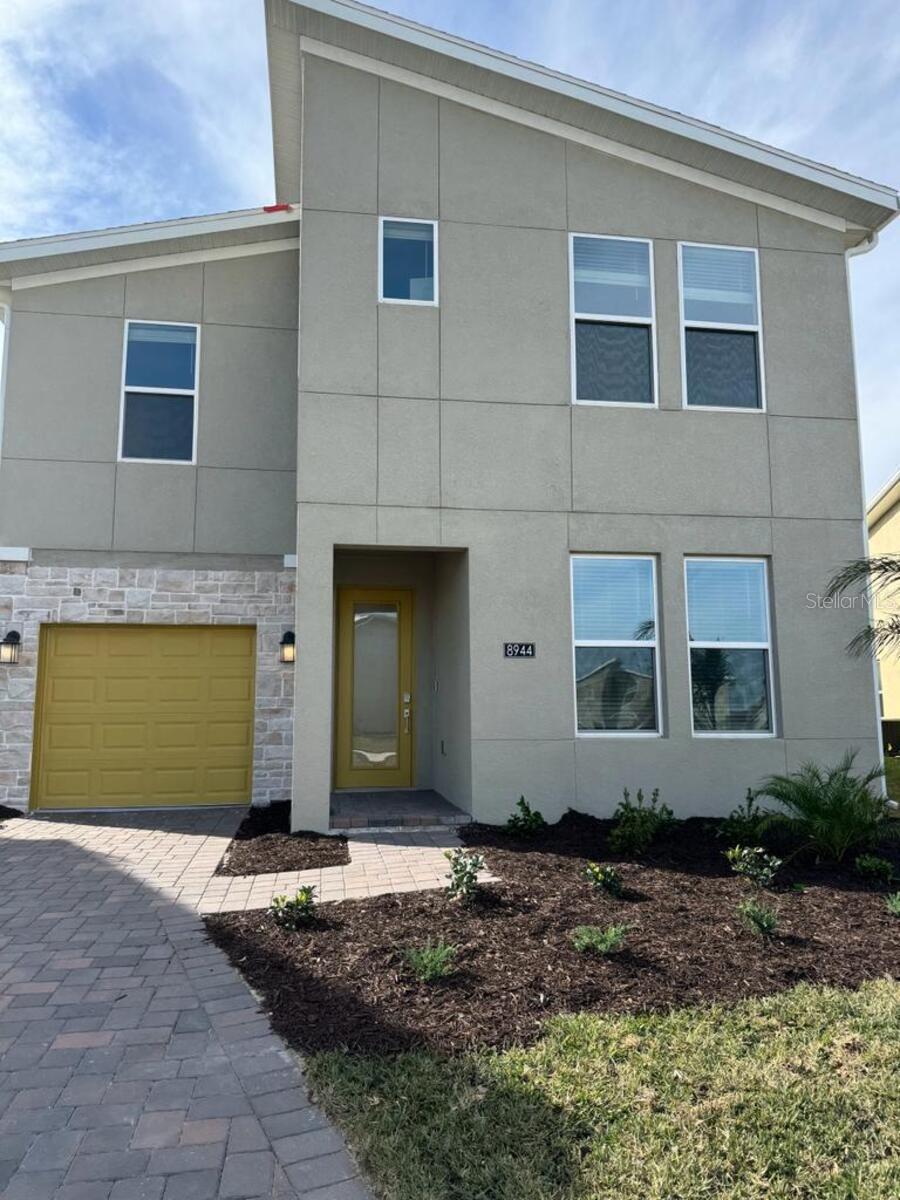 Embark on a journey to comfort and convenience! This contemporary townhome at 8944 Takeaway Way, Davenport, FL 33896, awaits with open arms. Featuring 6 beds, 5 baths, and a thoughtfully designed interior, it promises a perfect blend of style and functionality. Enjoy the perks of modern living in a prime location. Don't miss out on the opportunity to make this your new home sweet home!