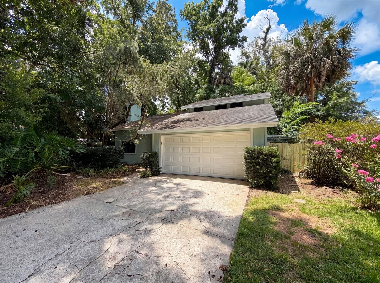 Virtually Staged. This Winter Springs two-story cul-de-sac home offers a patio, and a two-car garage.. Included 100-Day Home Warranty with buyer activation