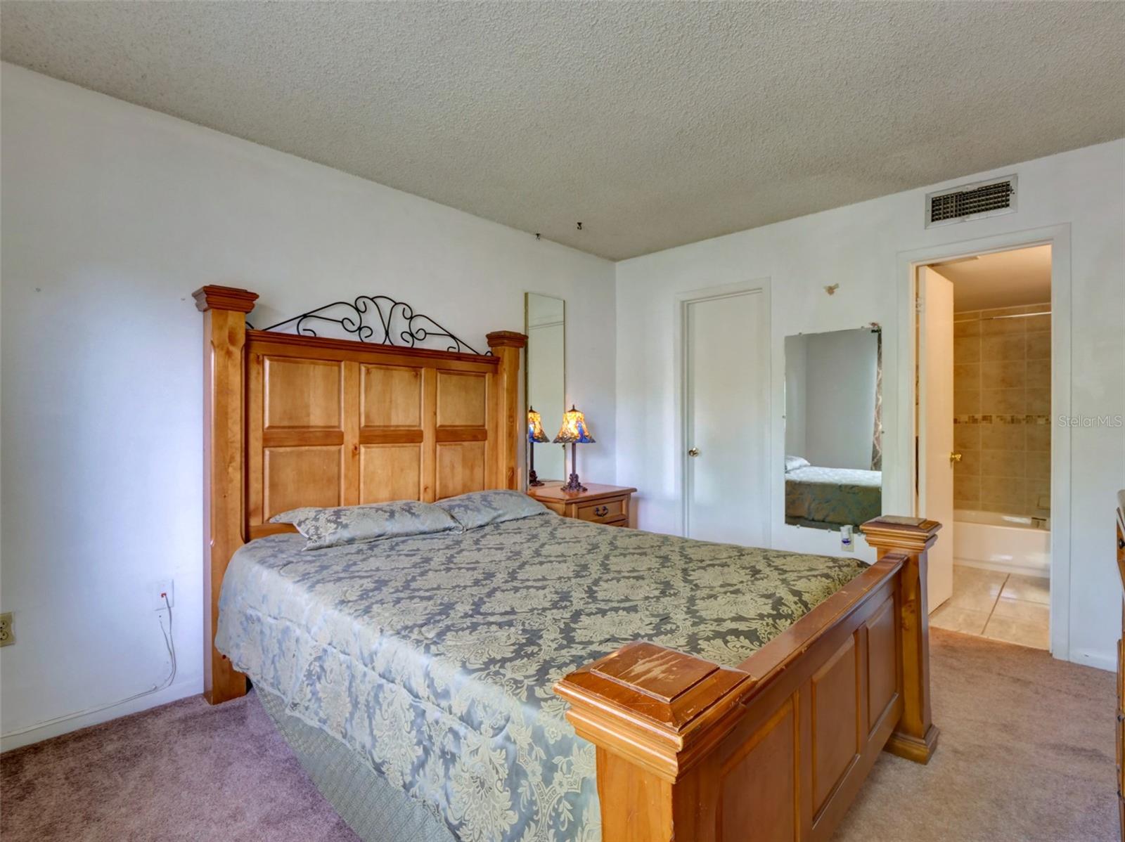 WIMBLEDON PARK CONDO 01 - Residential