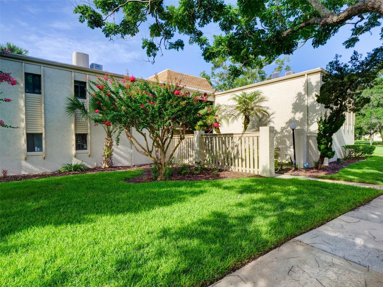 WIMBLEDON PARK CONDO 01 - Residential