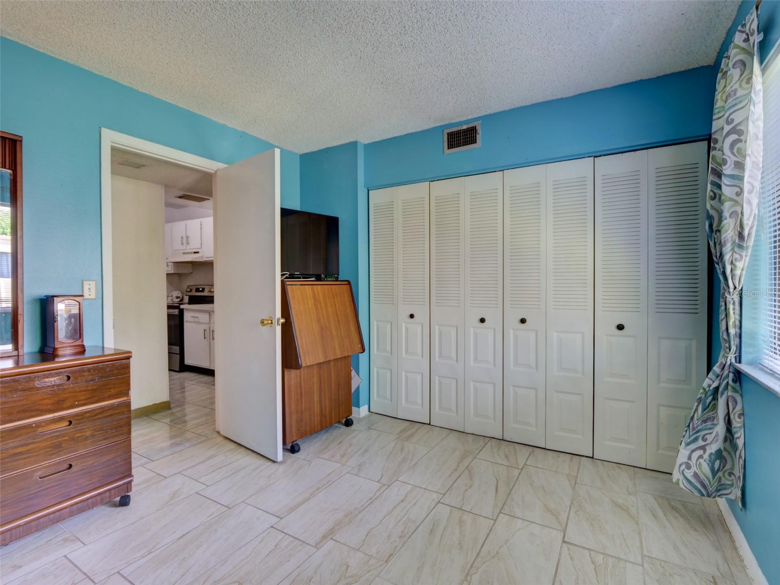 WIMBLEDON PARK CONDO 01 - Residential