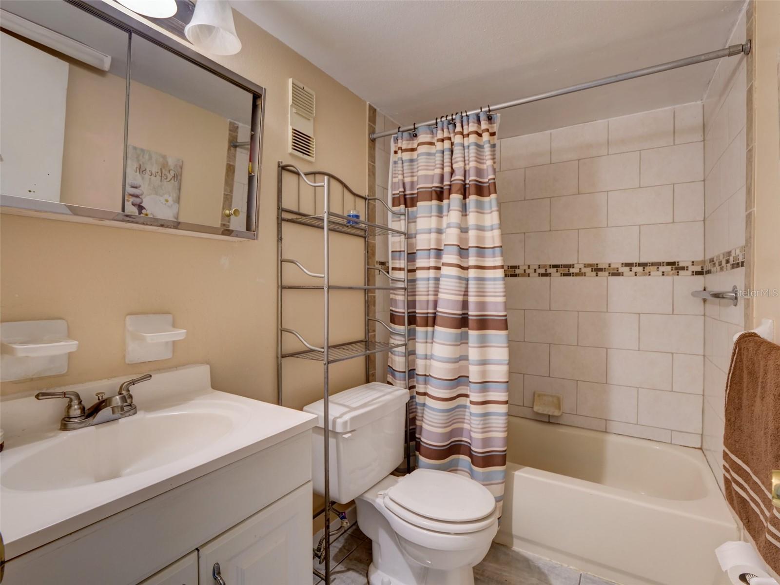 WIMBLEDON PARK CONDO 01 - Residential