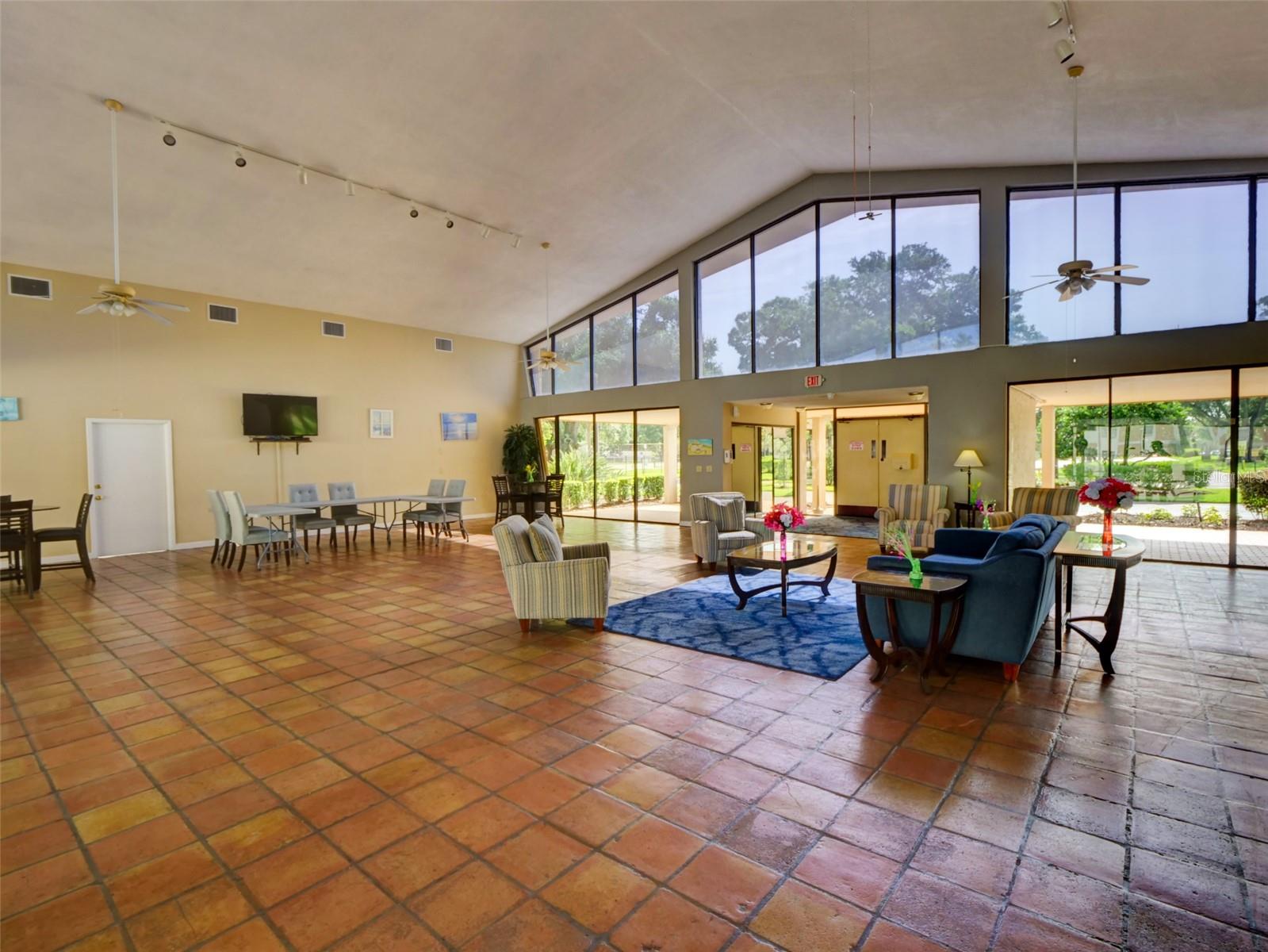 WIMBLEDON PARK CONDO 01 - Residential