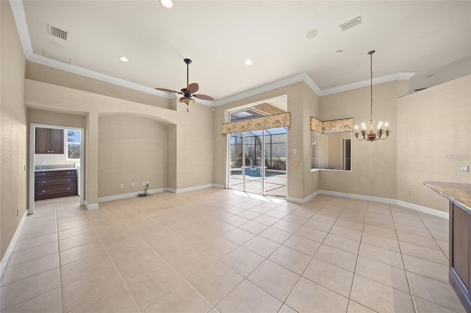 BARTON FARMS, LAUREL LAKES - Residential