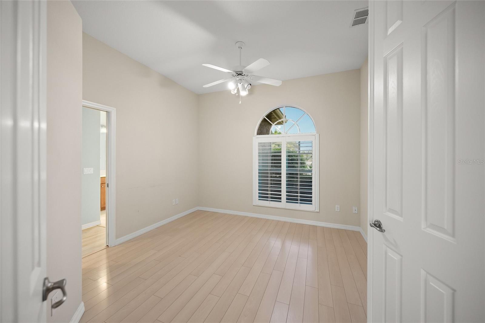 BARTON FARMS, LAUREL LAKES - Residential