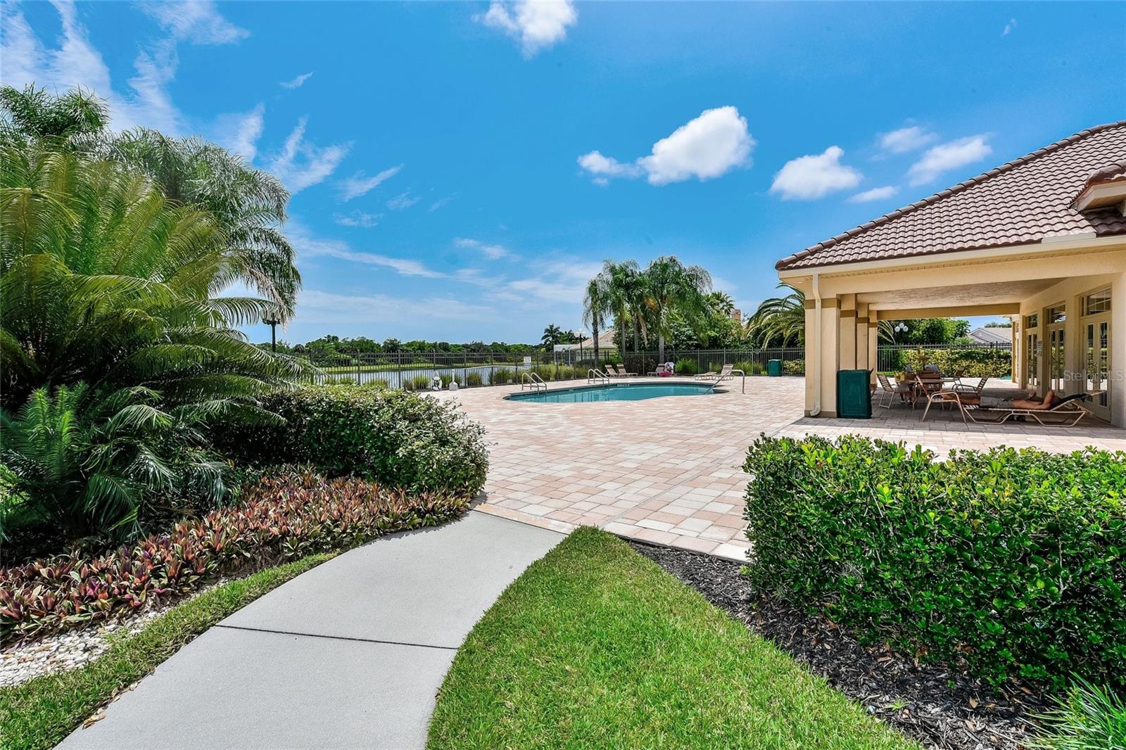 BARTON FARMS, LAUREL LAKES - Residential