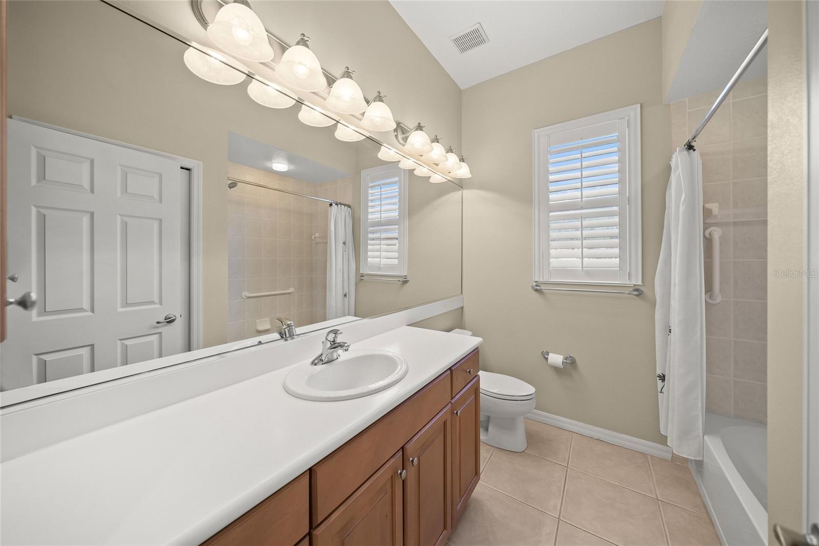 BARTON FARMS, LAUREL LAKES - Residential