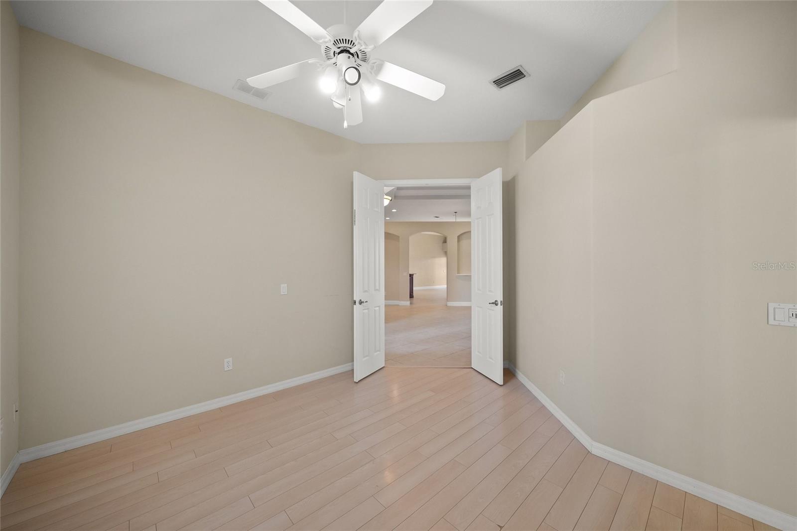 BARTON FARMS, LAUREL LAKES - Residential