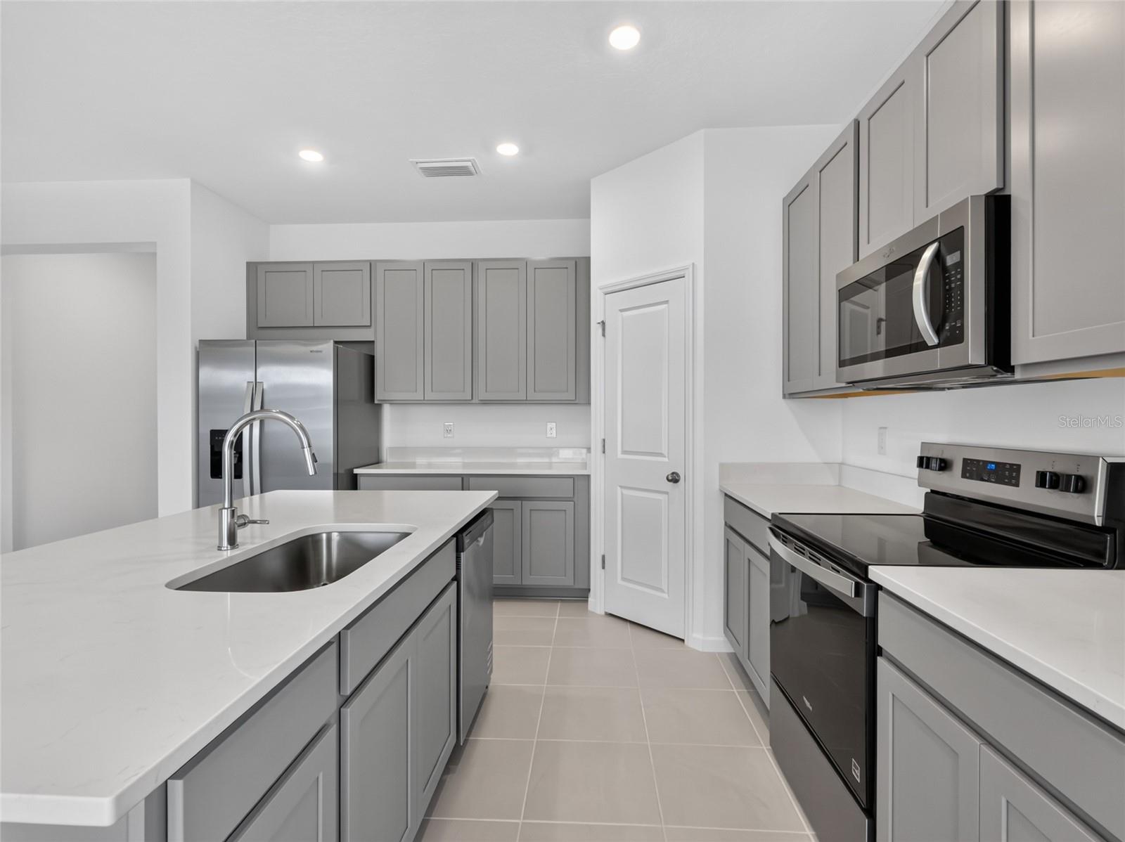 CYPRESS PARK ESTATES - Residential Lease