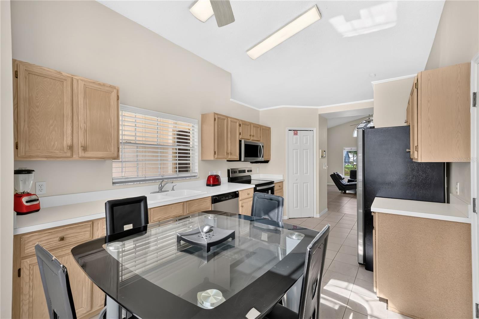 COUNTRY CREEK ESTATES - Residential Lease