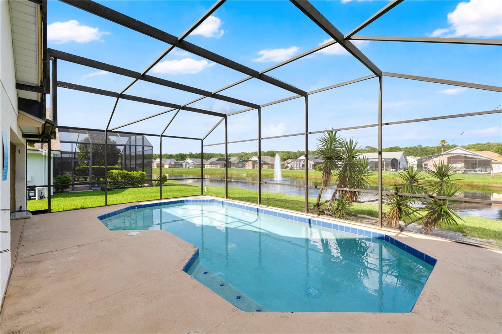 COUNTRY CREEK ESTATES - Residential Lease