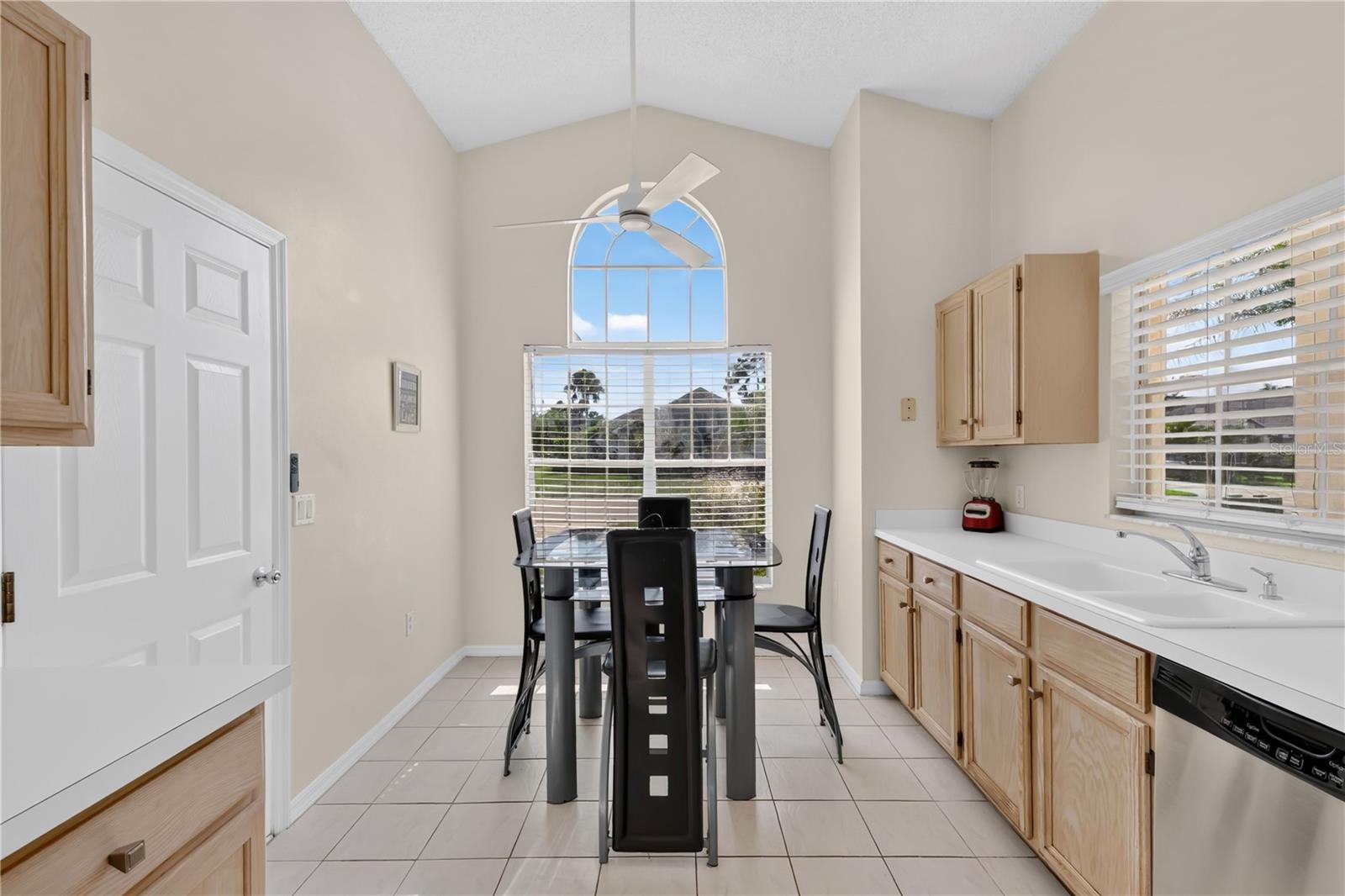 COUNTRY CREEK ESTATES - Residential Lease