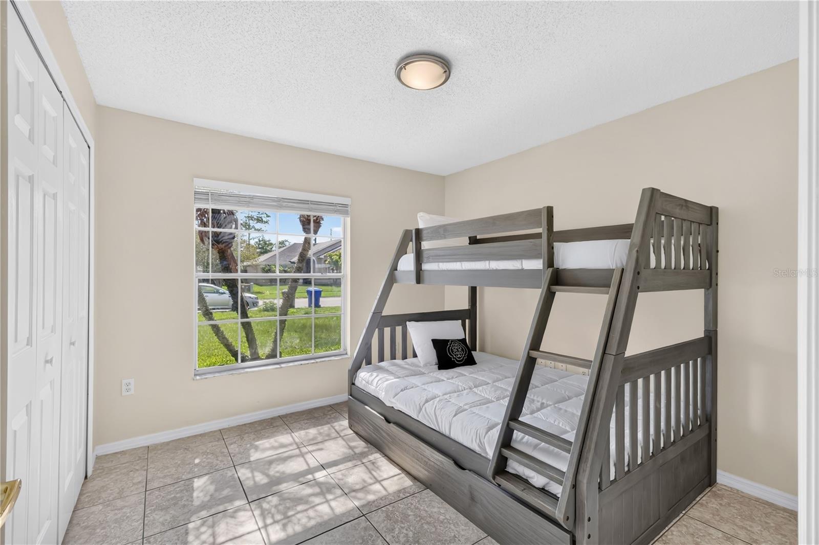 COUNTRY CREEK ESTATES - Residential Lease