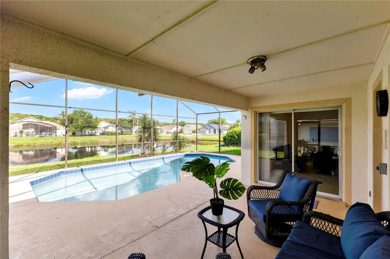 COUNTRY CREEK ESTATES - Residential Lease