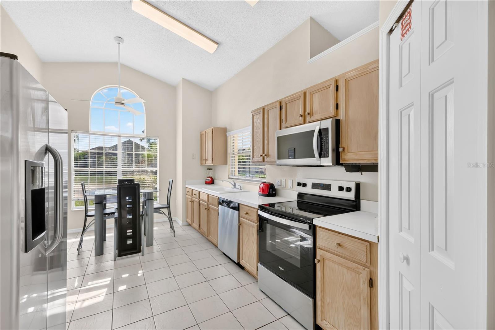 COUNTRY CREEK ESTATES - Residential Lease