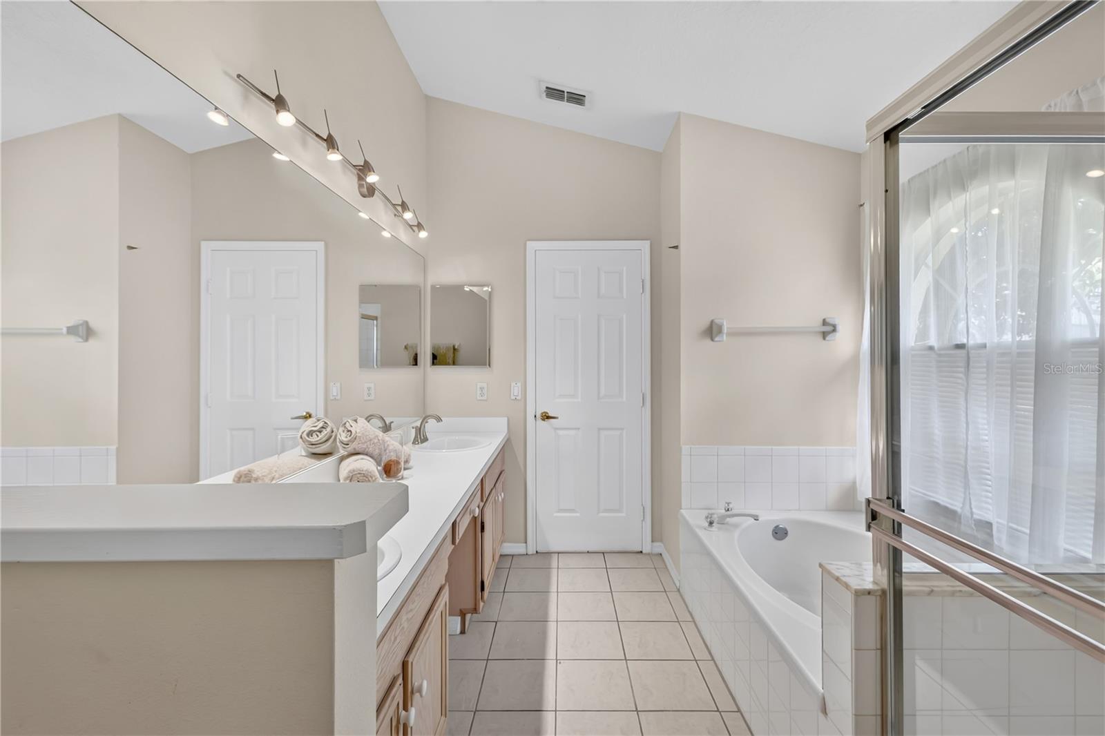 COUNTRY CREEK ESTATES - Residential Lease
