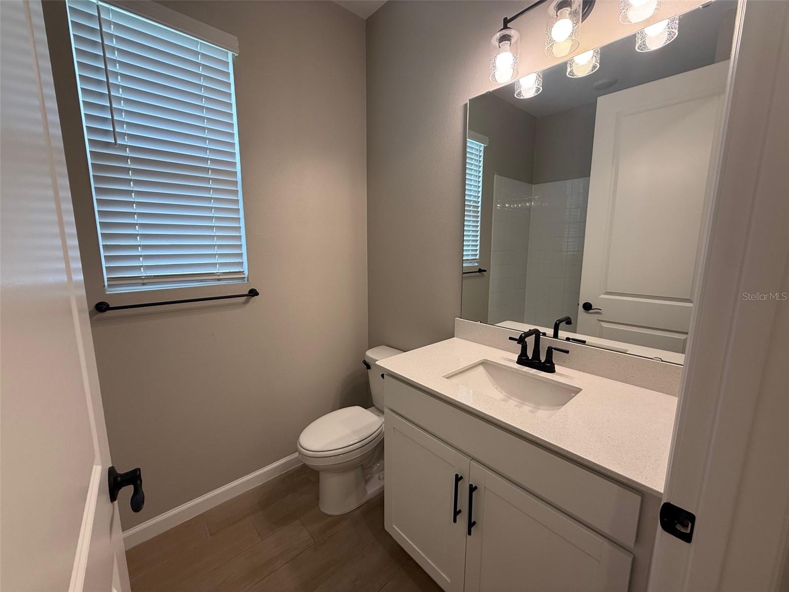 SEASONS AT PALISADES - Residential Lease