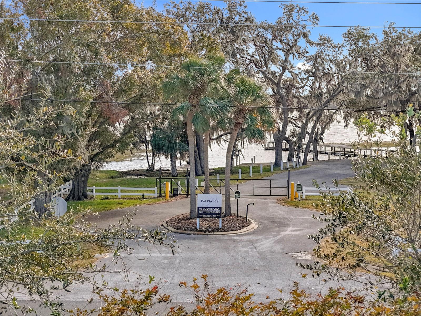 SEASONS AT PALISADES - Residential Lease