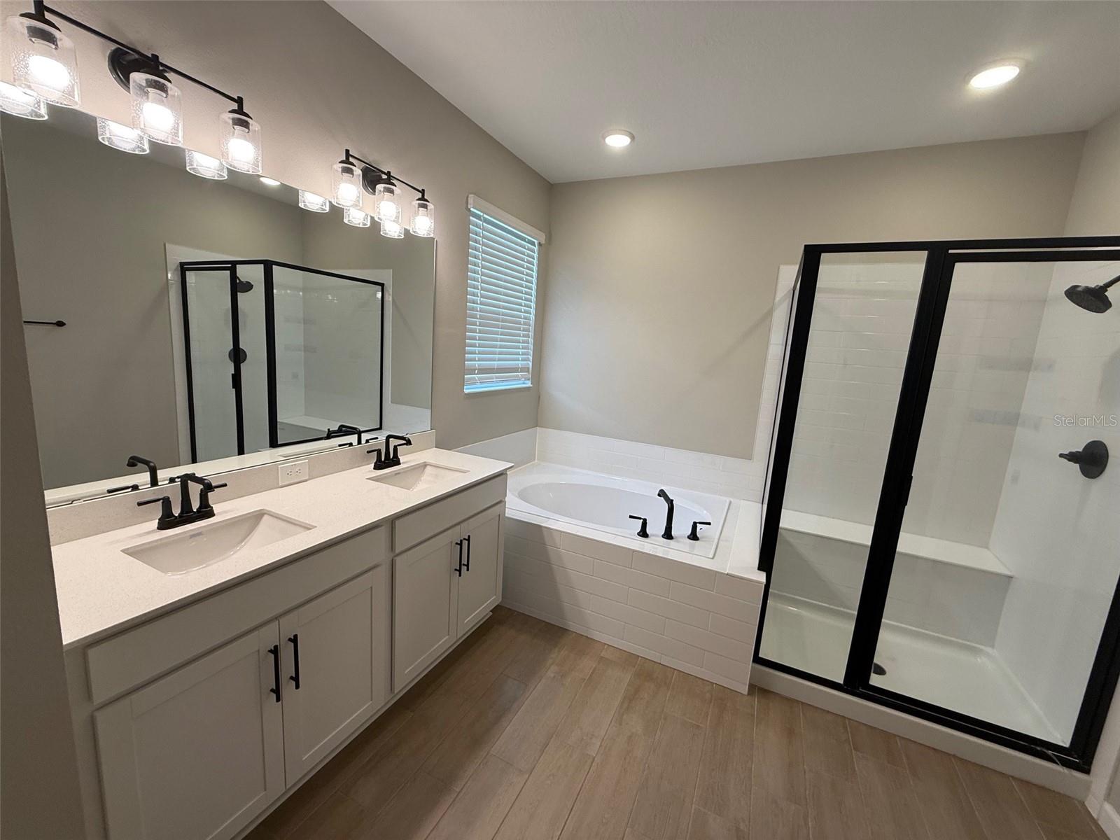 SEASONS AT PALISADES - Residential Lease