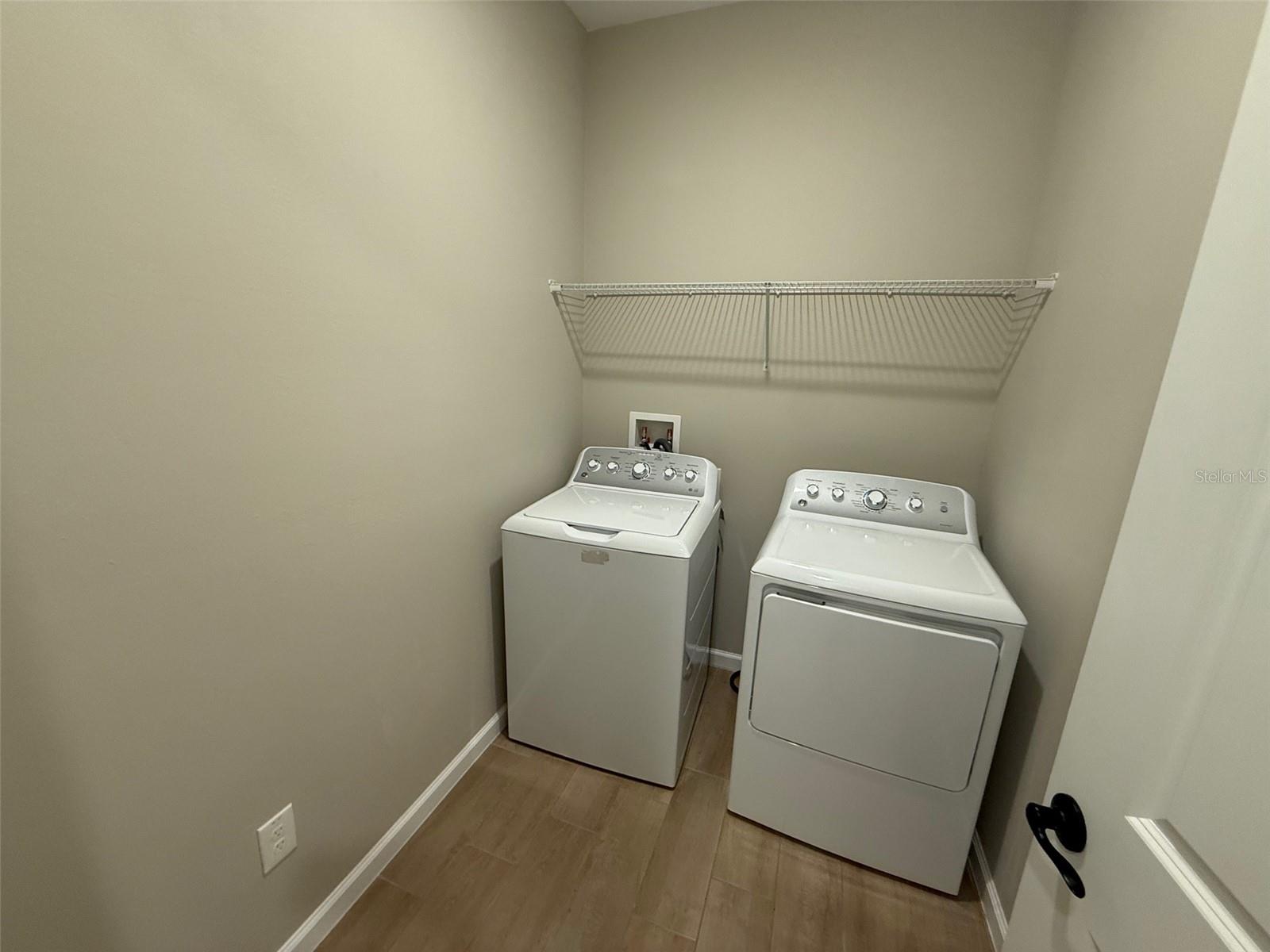 SEASONS AT PALISADES - Residential Lease