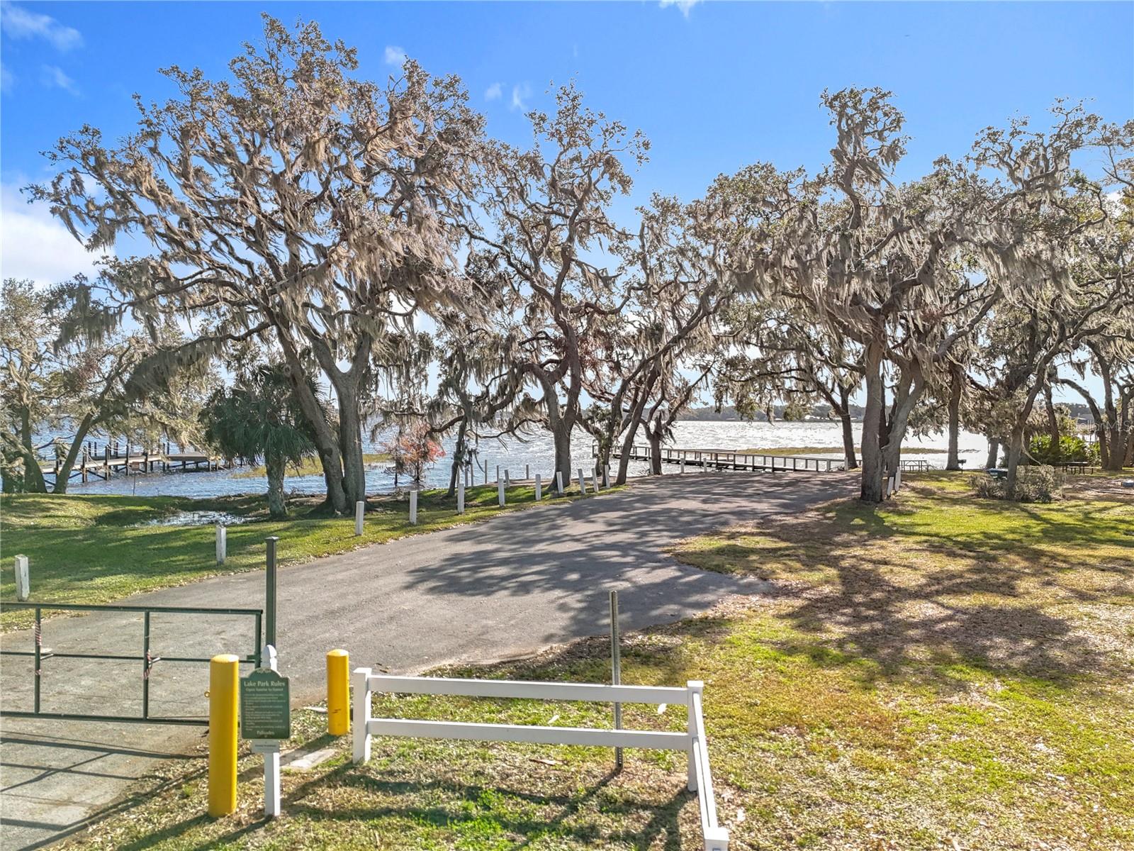 SEASONS AT PALISADES - Residential Lease