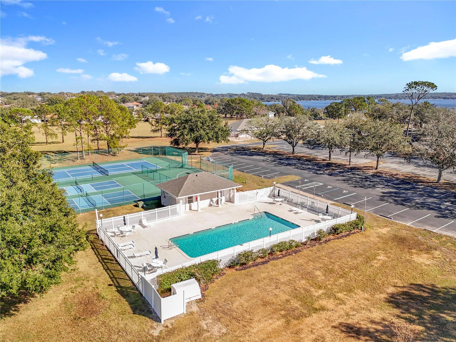 SEASONS AT PALISADES - Residential Lease