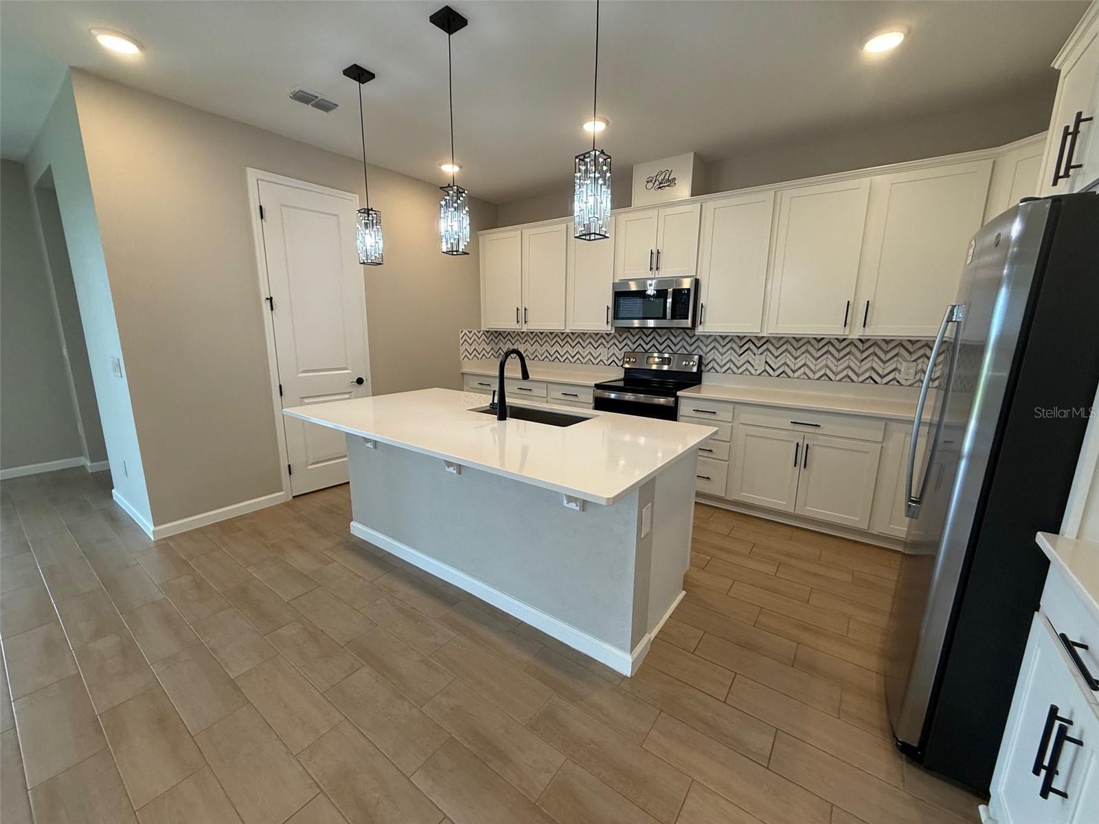 SEASONS AT PALISADES - Residential Lease