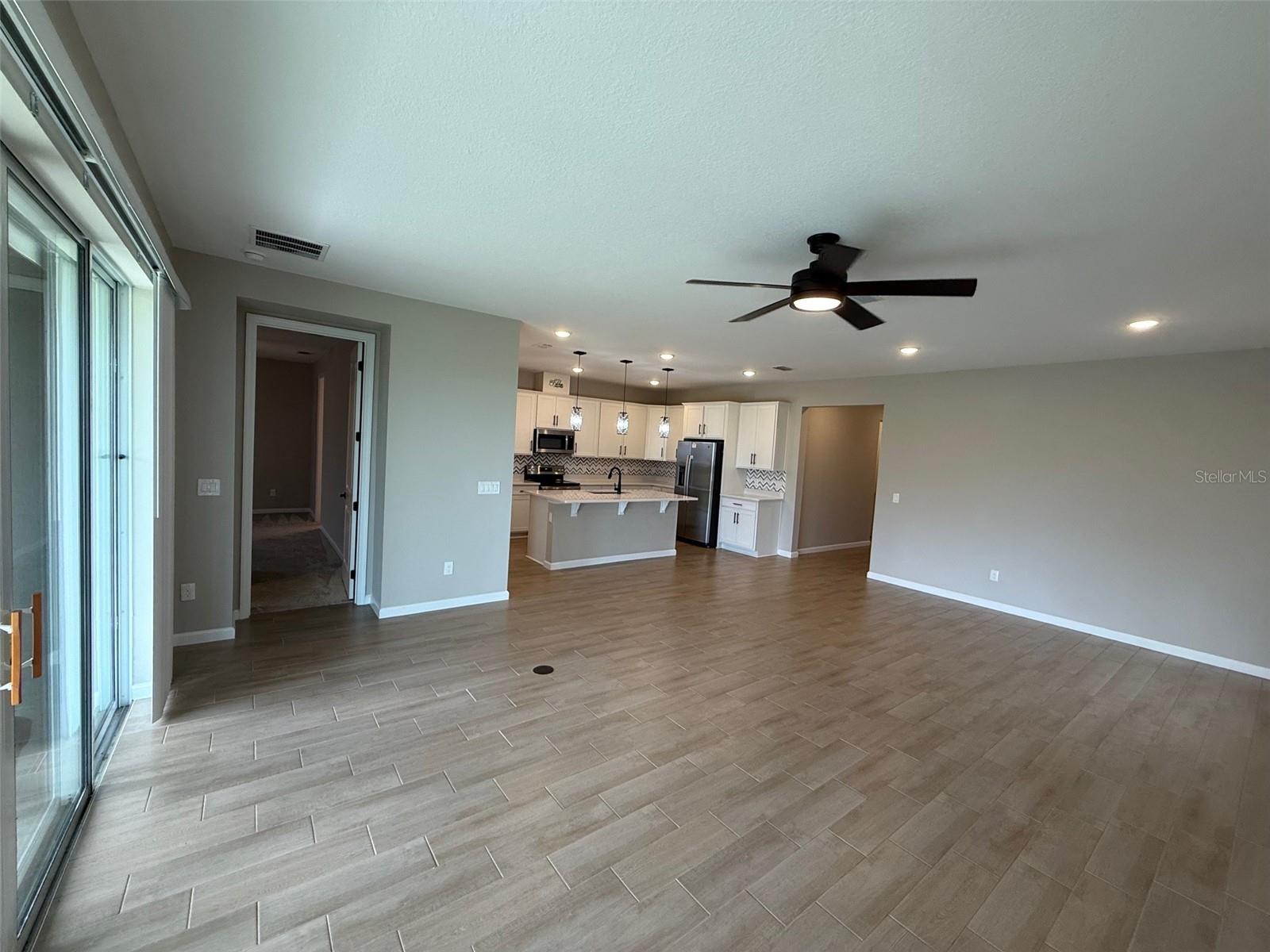 SEASONS AT PALISADES - Residential Lease