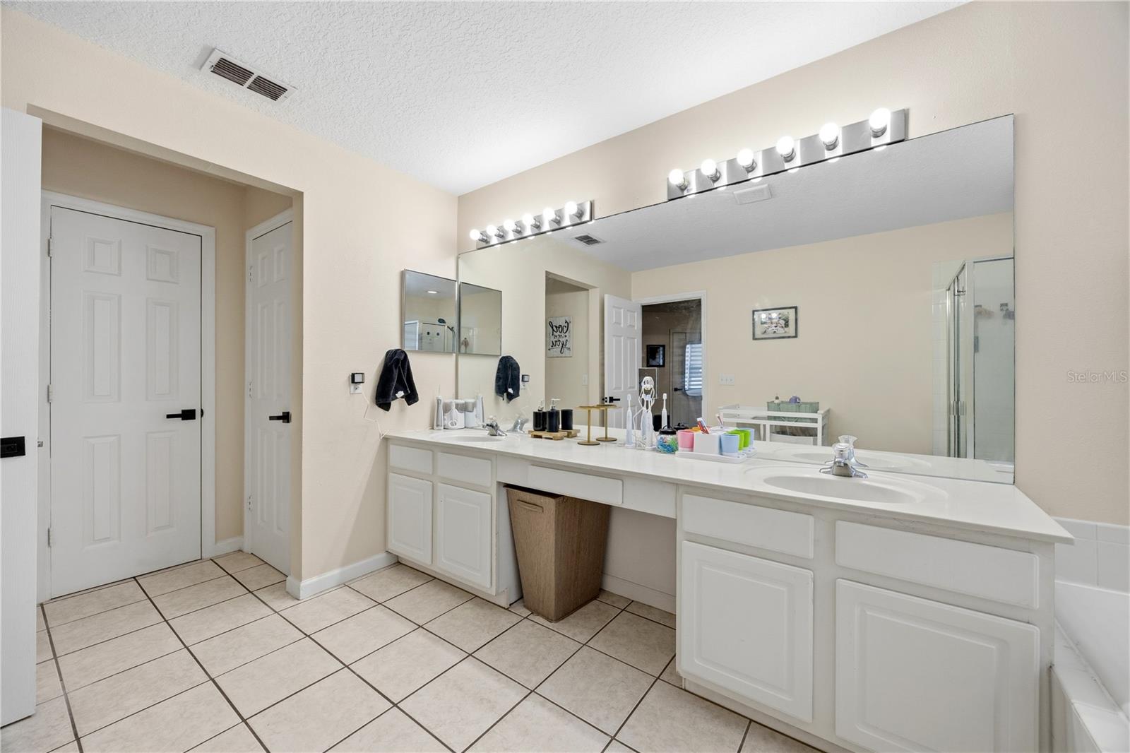 OAKHURST RESERVE UNIT ONE - Residential
