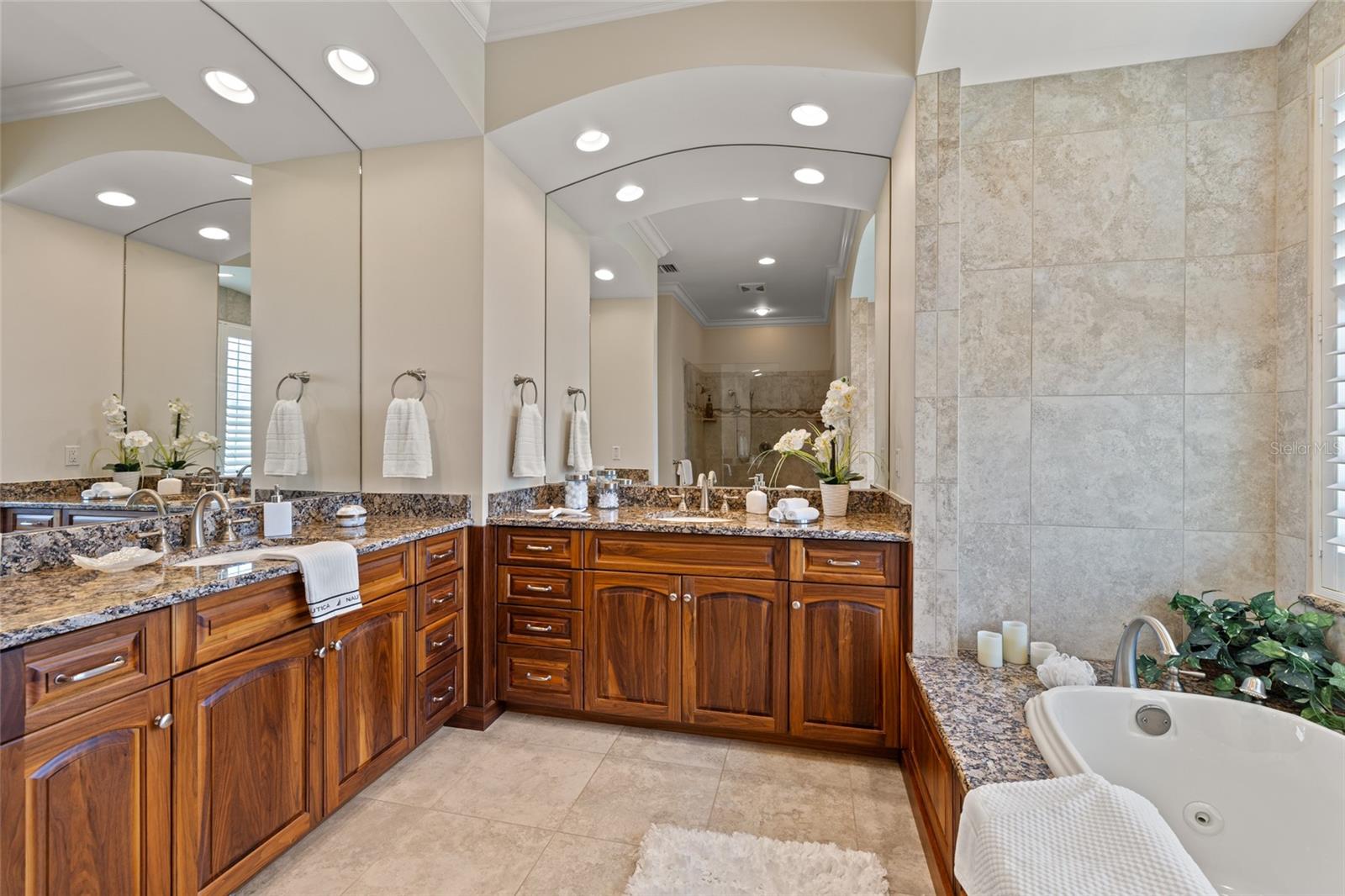 VENETIAN ISLES - Residential