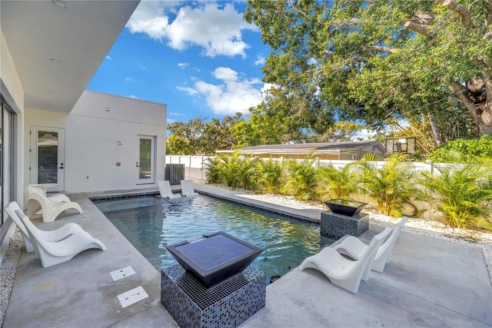LOMA LINDA PARK - Residential