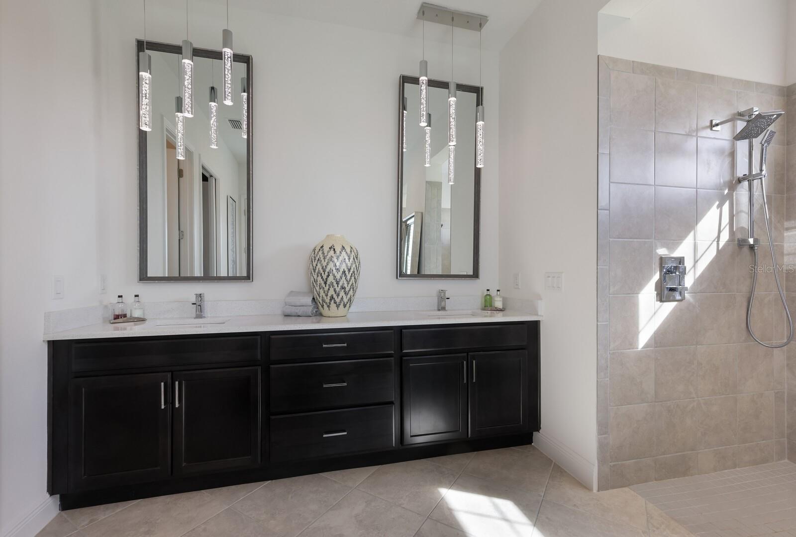 HAMPTON LAKES - Residential