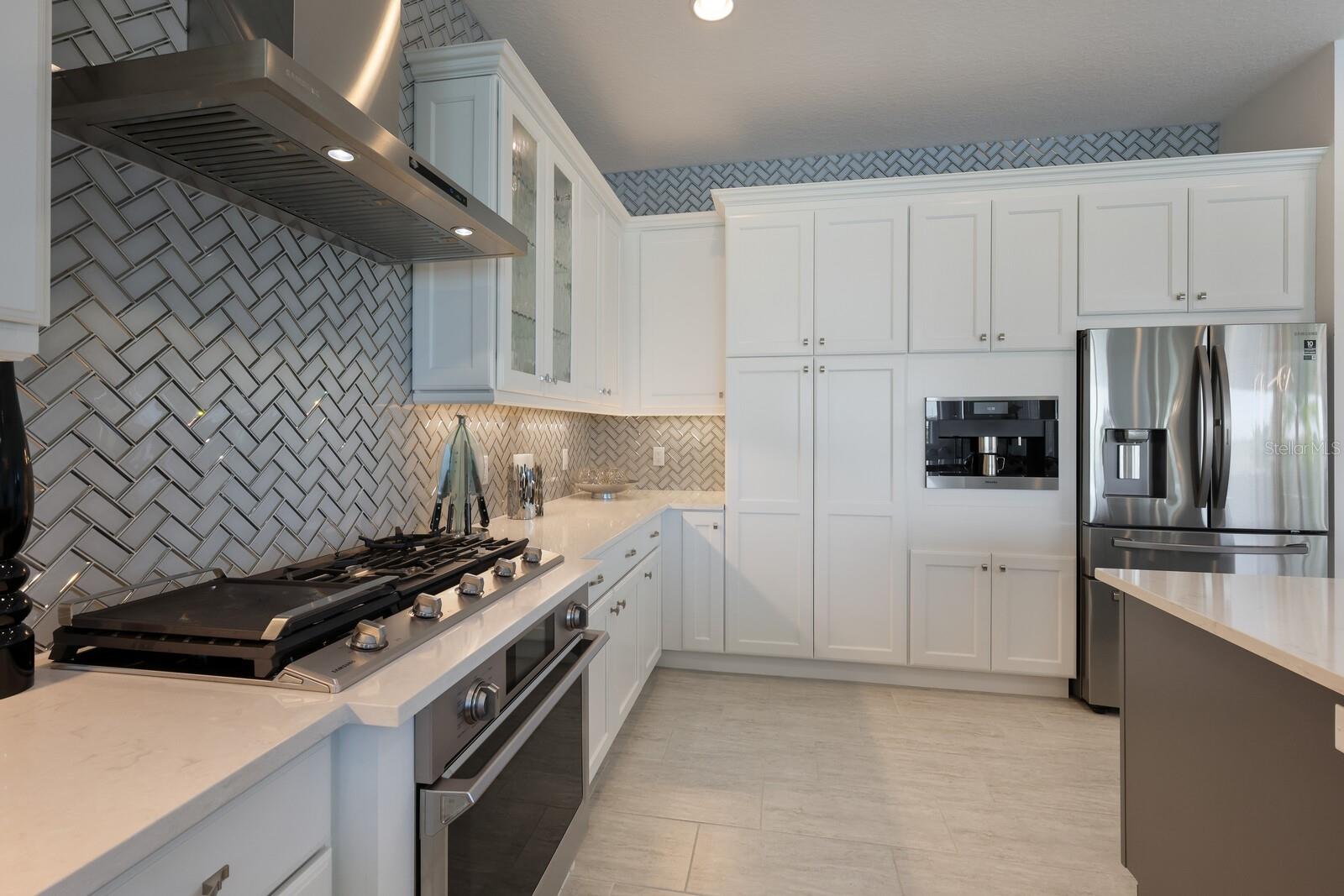 HAMPTON LAKES - Residential