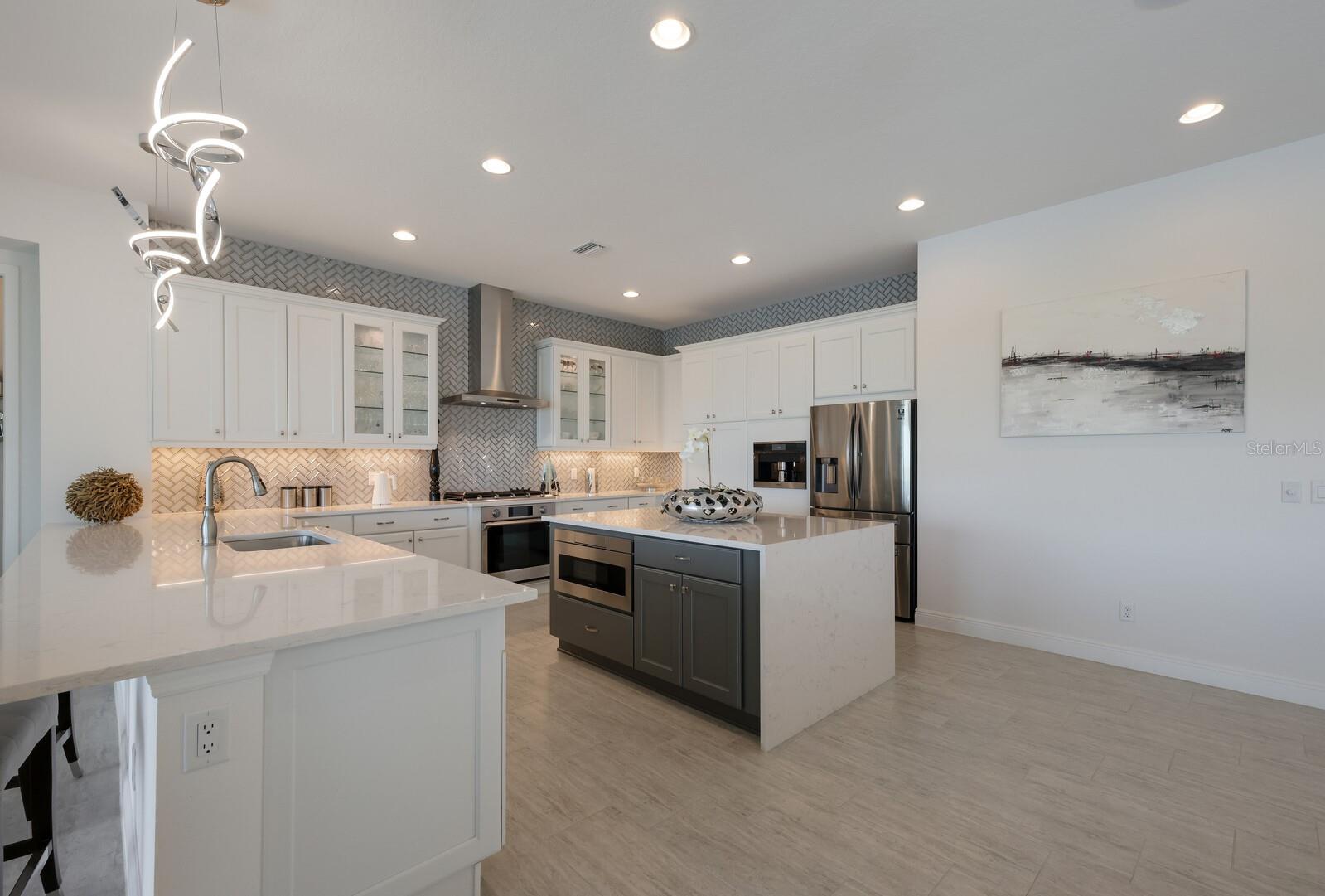 HAMPTON LAKES - Residential