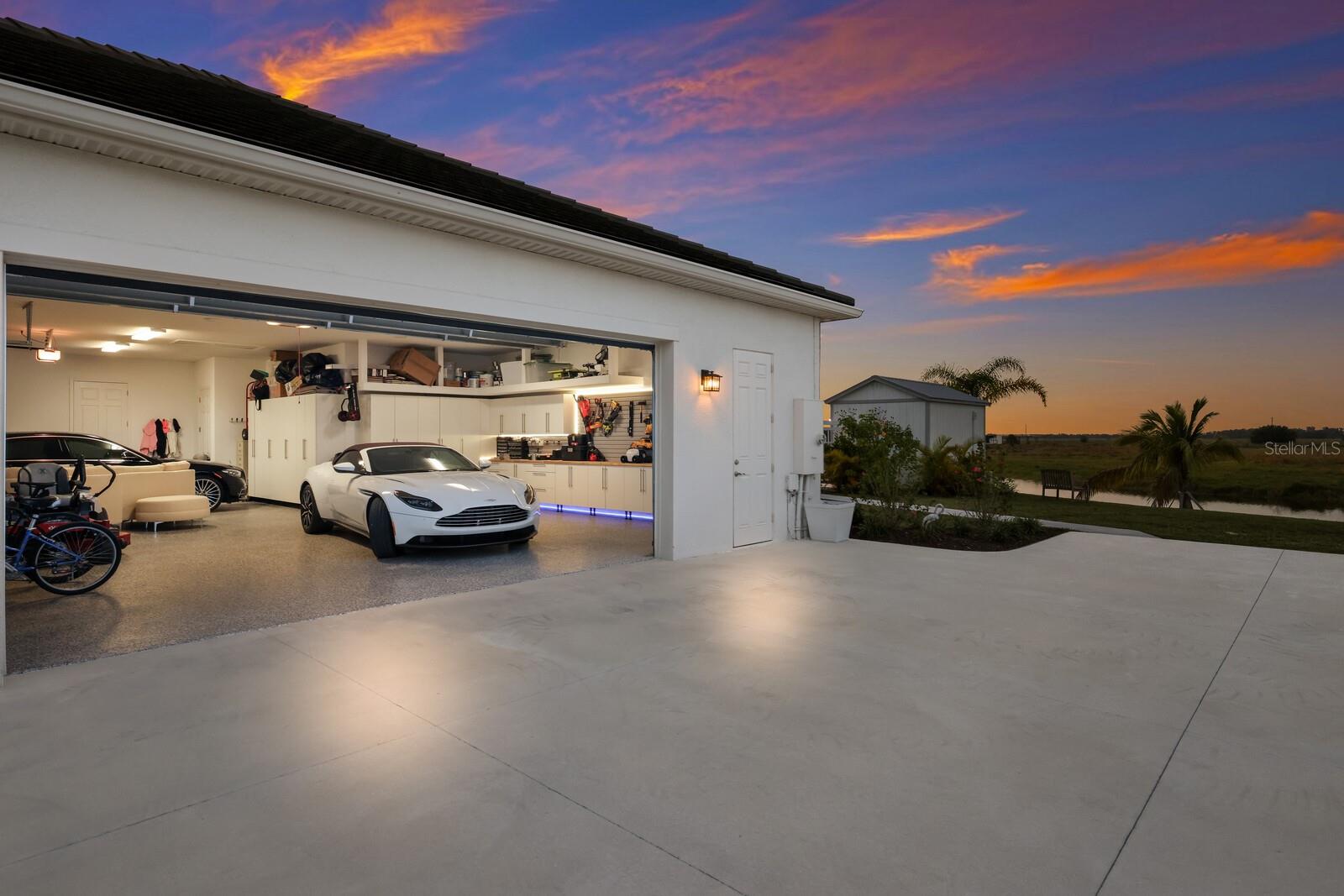 HAMPTON LAKES - Residential